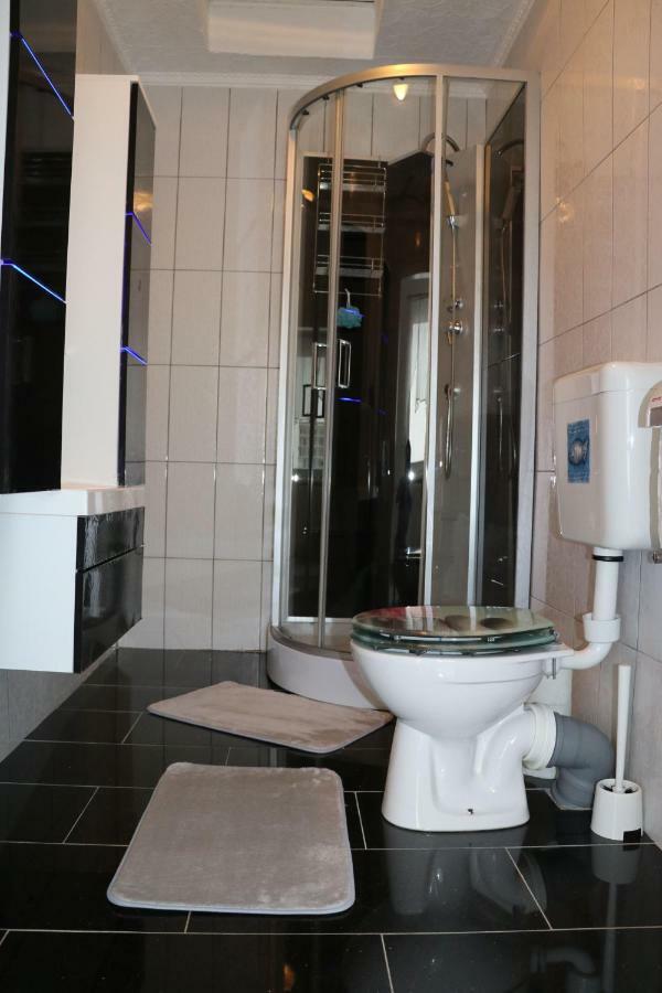 The Lakehouse Villa Neusiedl Am See Wienerstrasse 8 ภายนอก รูปภาพ