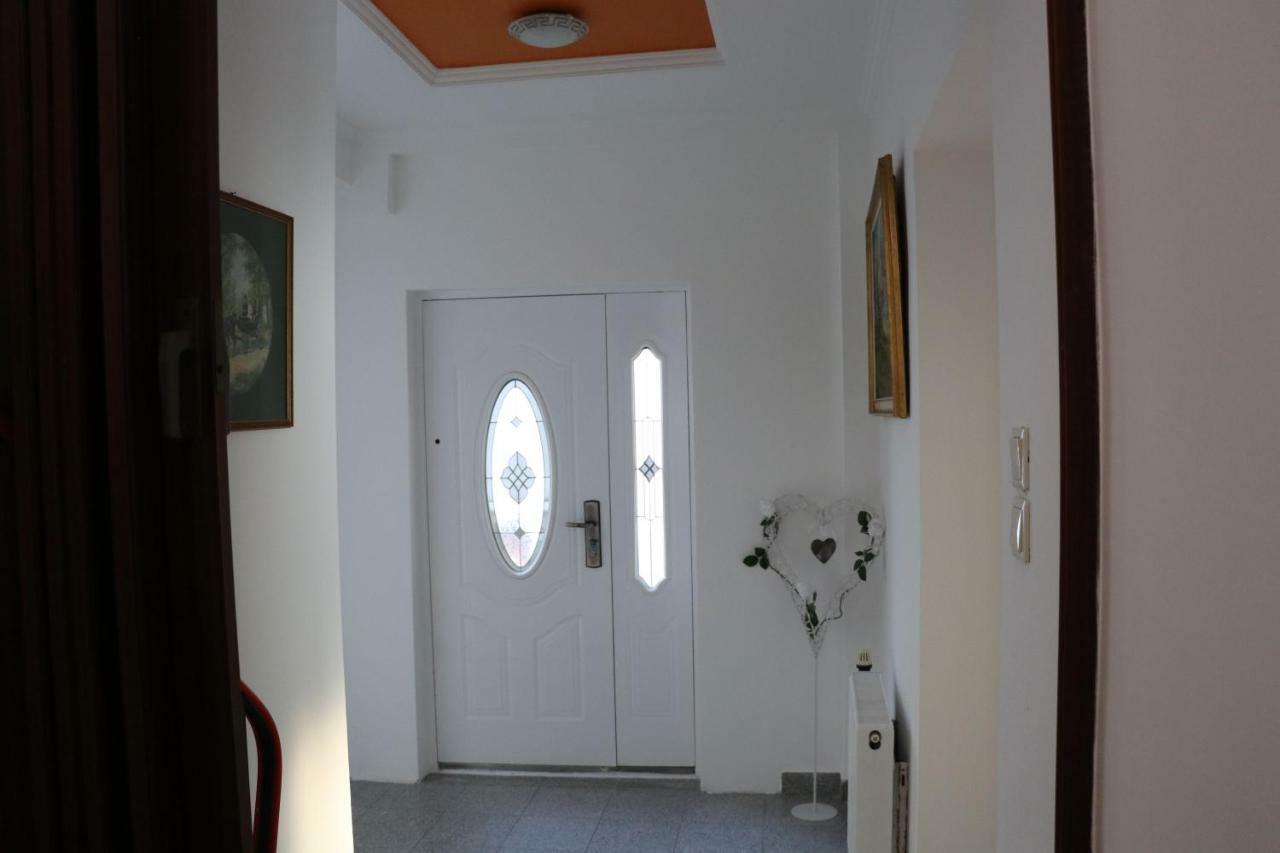 The Lakehouse Villa Neusiedl Am See Wienerstrasse 8 ภายนอก รูปภาพ