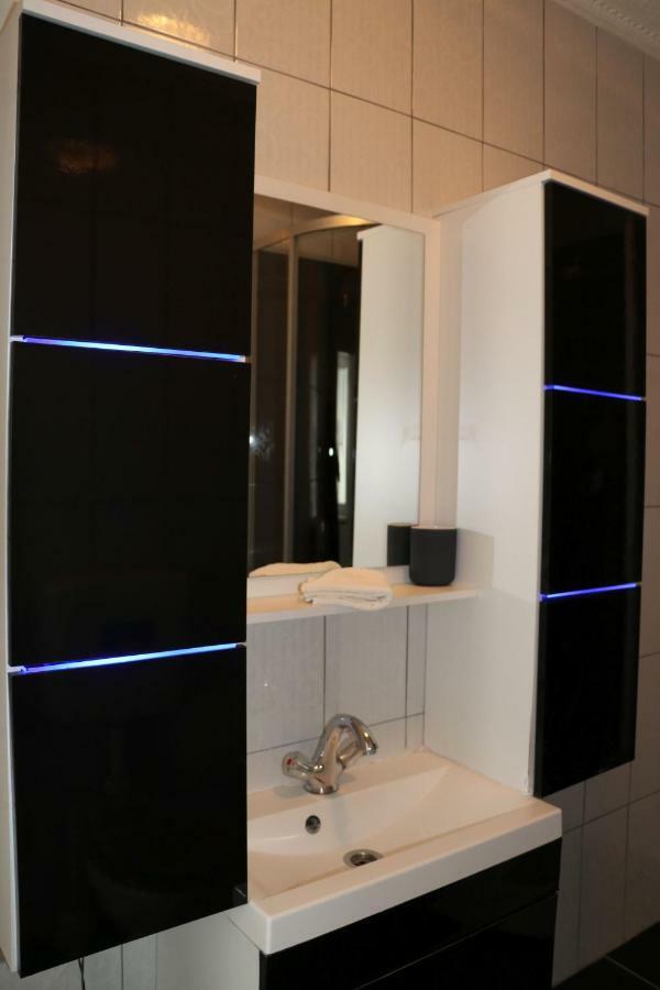 The Lakehouse Villa Neusiedl Am See Wienerstrasse 8 ภายนอก รูปภาพ